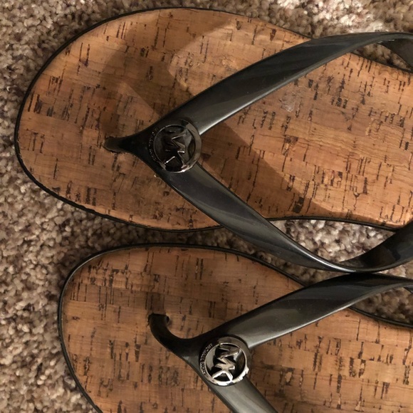Michael Kors flip flops - Picture 2 of 3